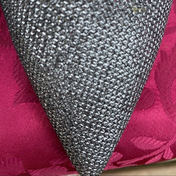 🎉💎🎉HOST PICK BEST IN SHOES POSH PARTY🎉💎🎉Guess Silver mesh heels never worn - Picture 8 of 11
